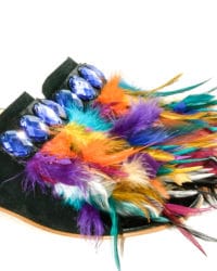 Sandalo nero con piume multicolor Pokemaoke