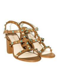 Sandalo borchie cuoio The seller